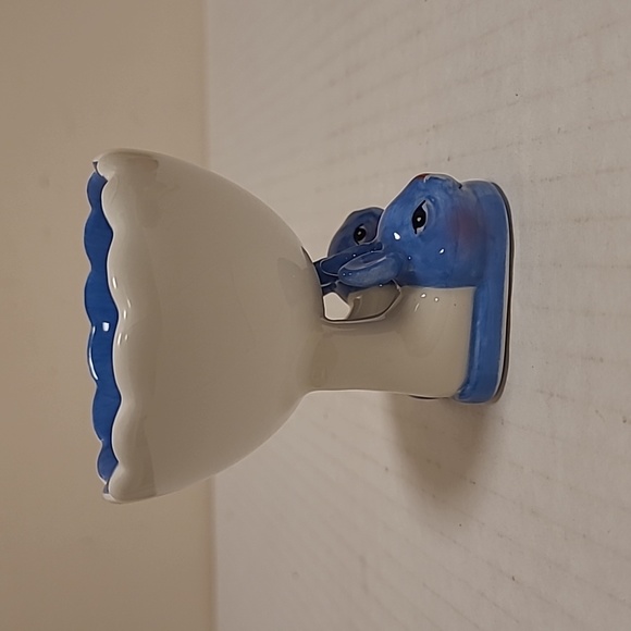 Vintage Rabbit Feet Ceremic Egg Holder - Picture 6 of 16